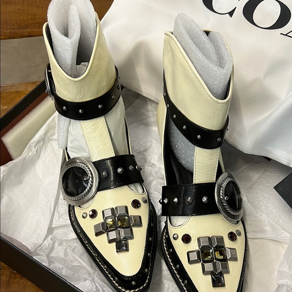 Coach Women's Black and Cream Heels NWOTS, New in the box - Picture 5 of 10